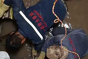 青岛电梯井堵漏施工视频